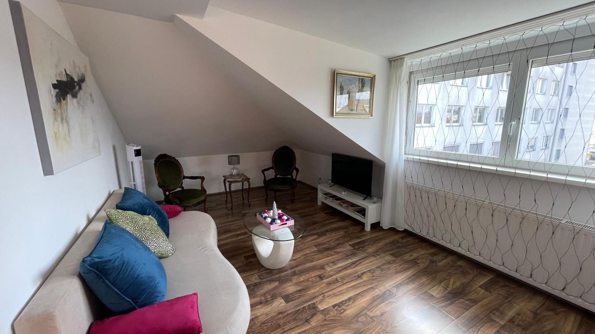 Feine 2-zimmer Dachgeschosswohnung Apartment Klagenfurt am Woerthersee
